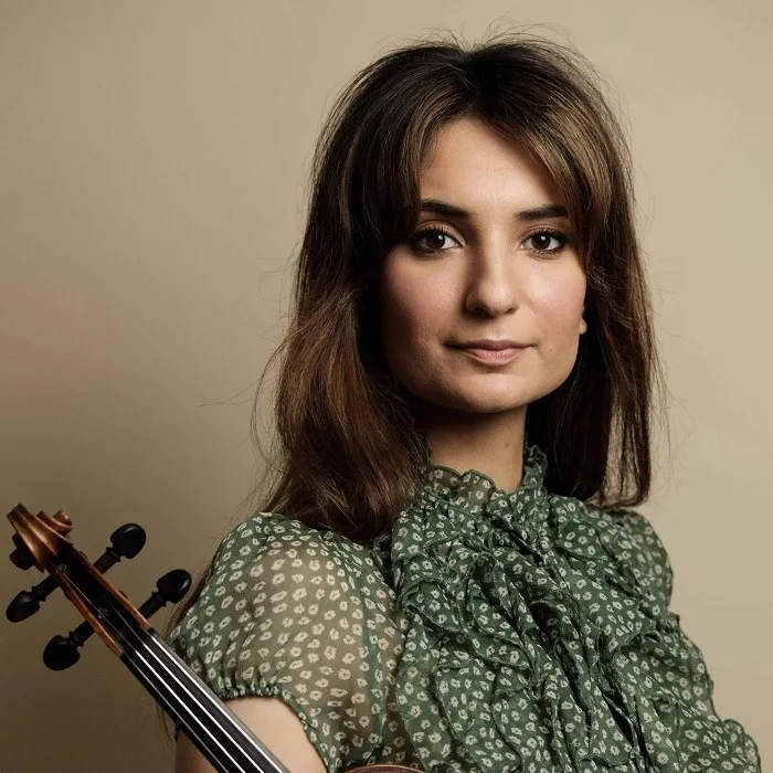 Ava Bahari