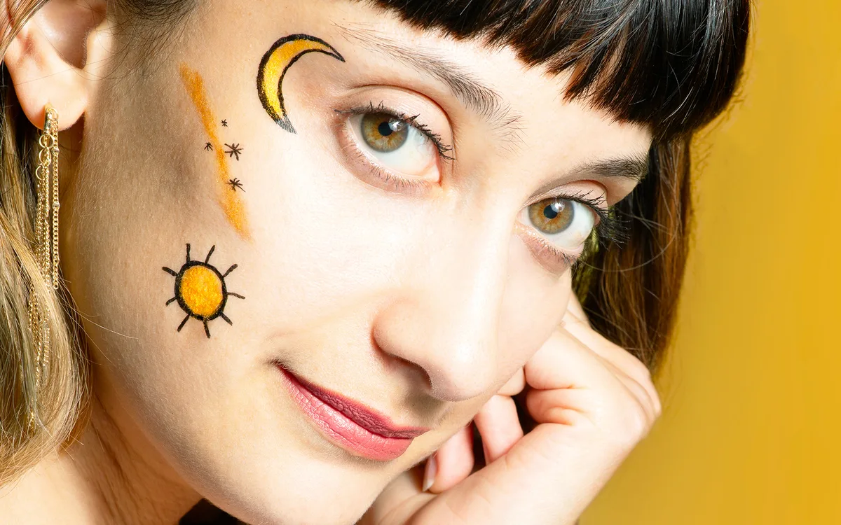 Caloé, A kind of cabaret