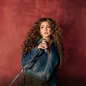 Tori Kelly